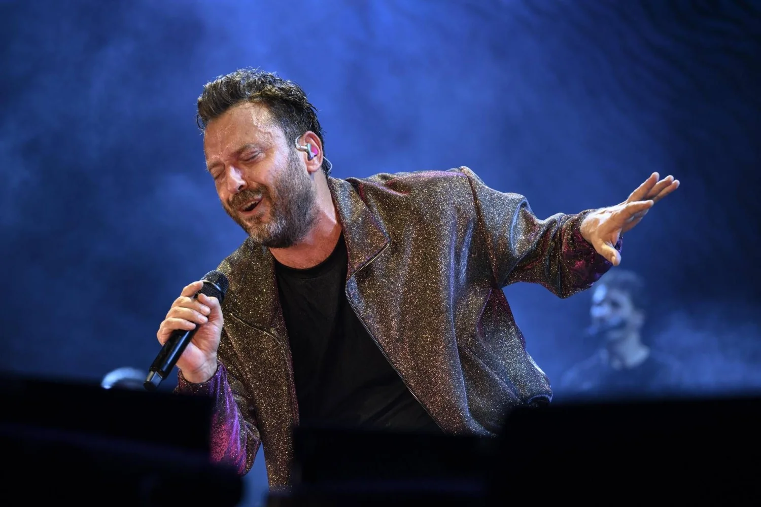 Cesare Cremonini revela o mistério por trás da mensagem: "A vida pode te destruir"