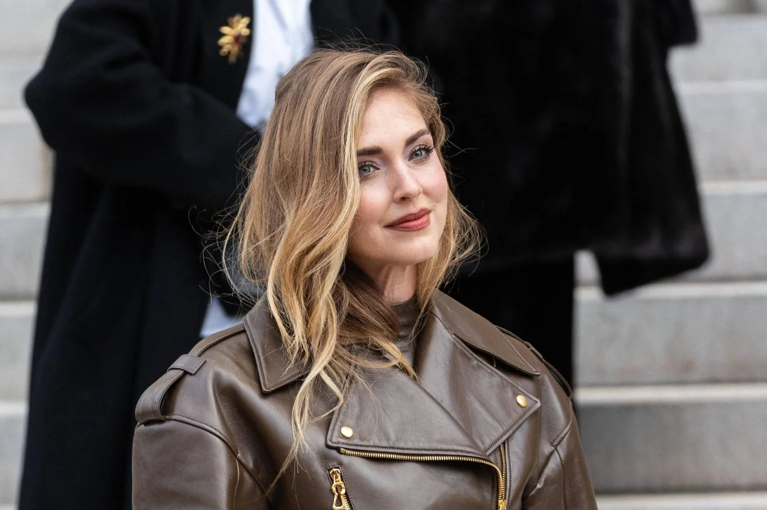 Chiara Ferragni assiste a tempestade de relâmpagos em voo após viagem transformadora à Namíbia