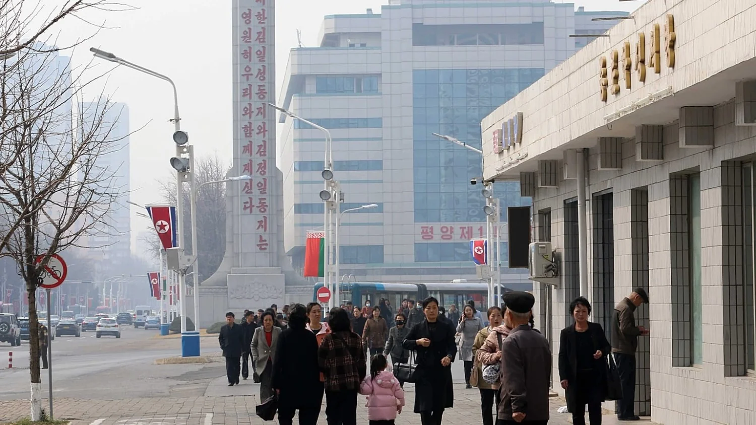 China retoma voos diretos para a Coreia do Norte após seis anos e reabre rotas ferroviares