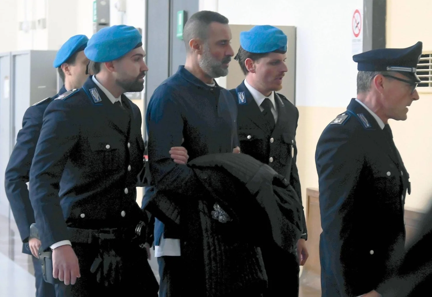 Cinturrino mantém defesa: “Nunca usei violência”, diz policial preso por morte de Mansouri em Rogoredo