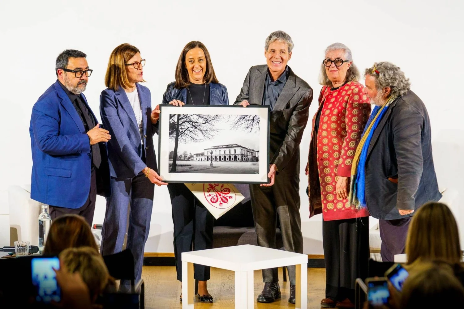 Claudio Baglioni em Firenze: o arquiteto de emoções que traz o palco ao centro