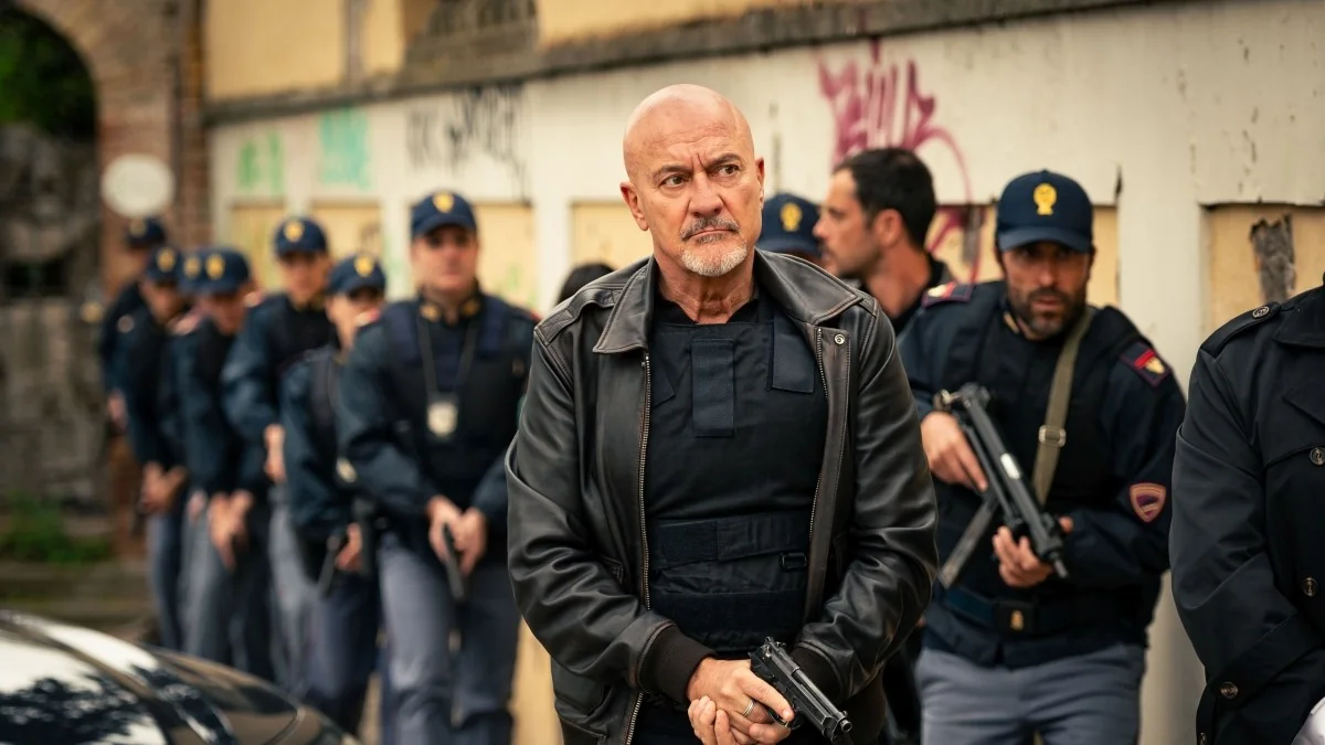Claudio Bisio é o commissario guascone de Uno sbirro in Appennino: “Não sou fã das divisas”