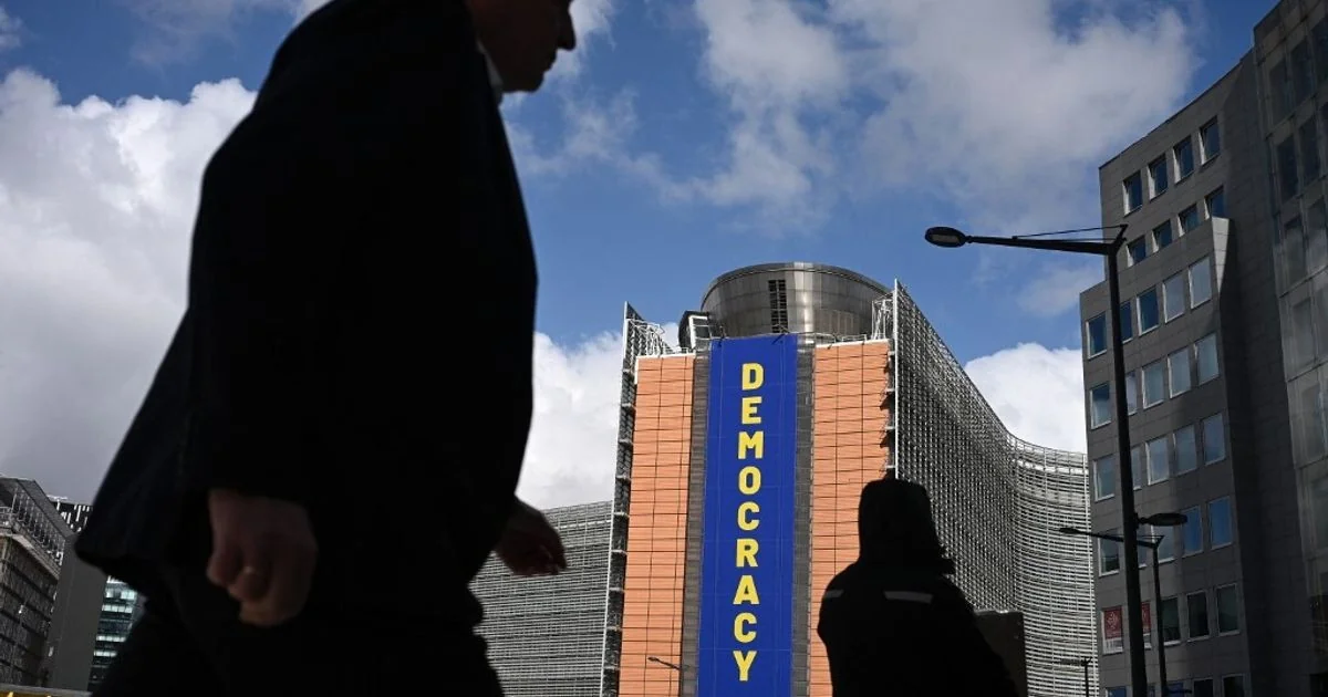 Comissão Europeia lança campanha “Democracy. Protect what matters” para reforçar a democracia e envolver jovens
