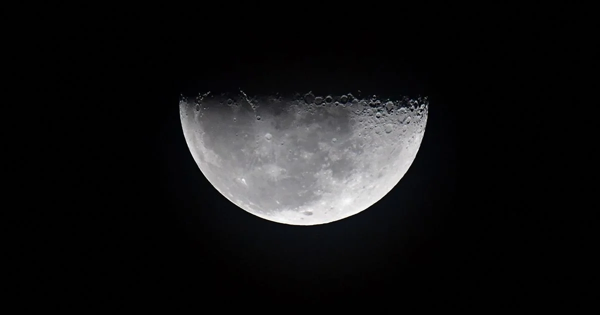 Como nascem alimentos em solo lunar: estudo mostra vegetais mais antioxidantes em simulantes 'maria'