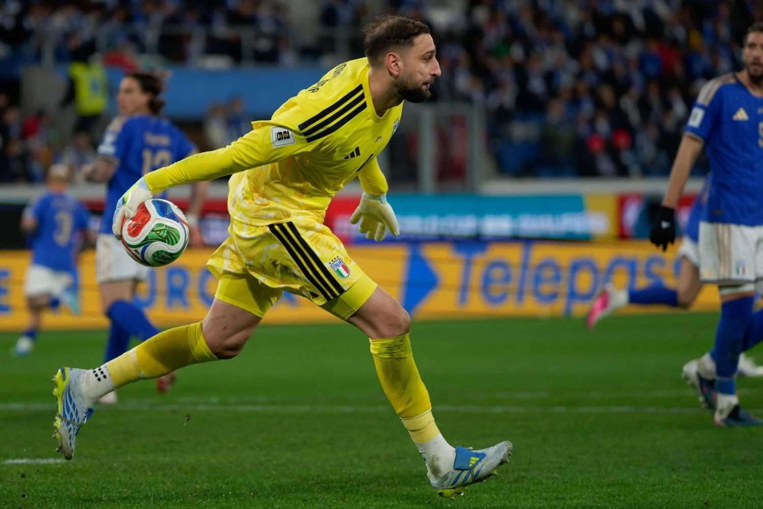 Costacurta critica Donnarumma: postura do capitão prejudica a Itália após eliminação no playoff