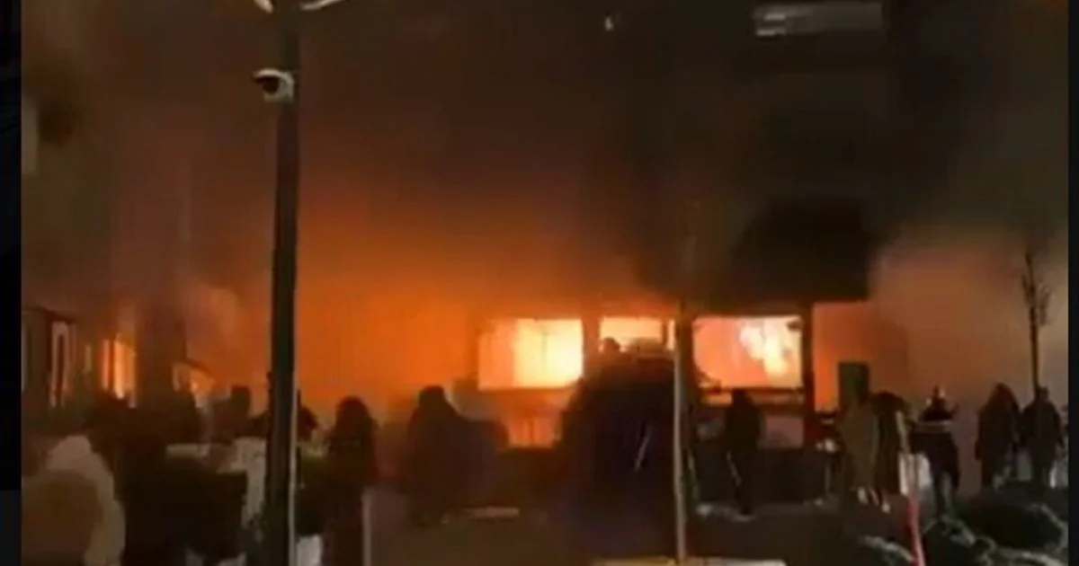 Responsável de segurança de Crans-Montana diz que cumpriu ordens: 'colaboração a meio' em inquérito sobre incêndio em Le Constellation