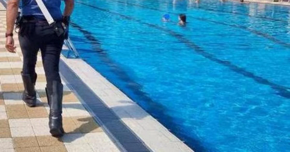 Criança morre afogada em piscina de Suio Terme: episódio reabre série de casos semelhantes na Itália