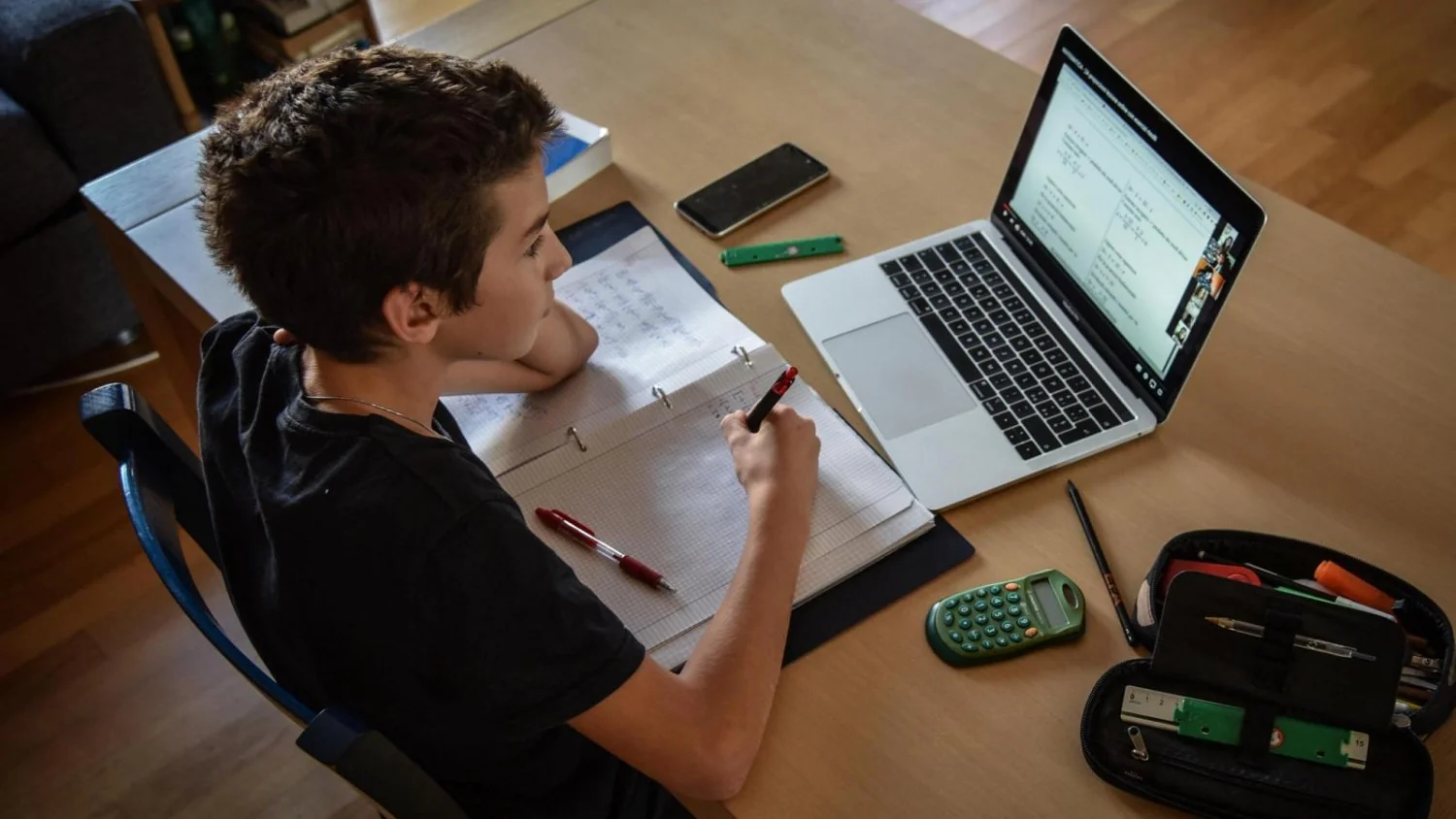 Crise energética: 65% dos estudantes rejeitam retorno da DaD, aponta levantamento