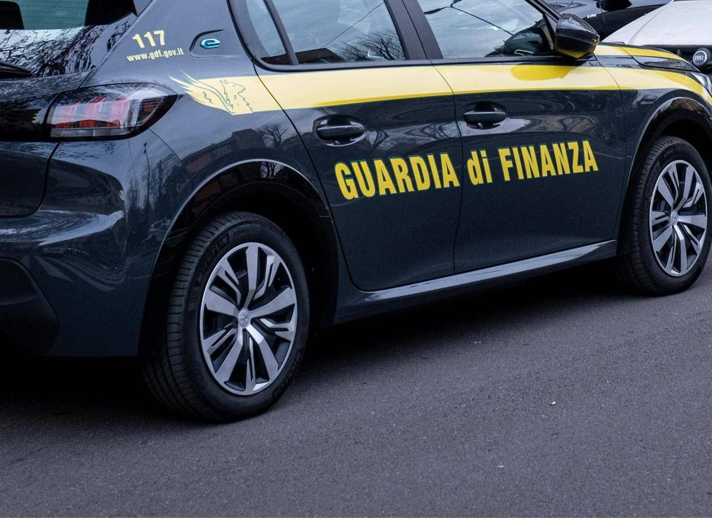 Crotone: investigação da Guardia di Finanza revela esquema de corrupção em contratos públicos