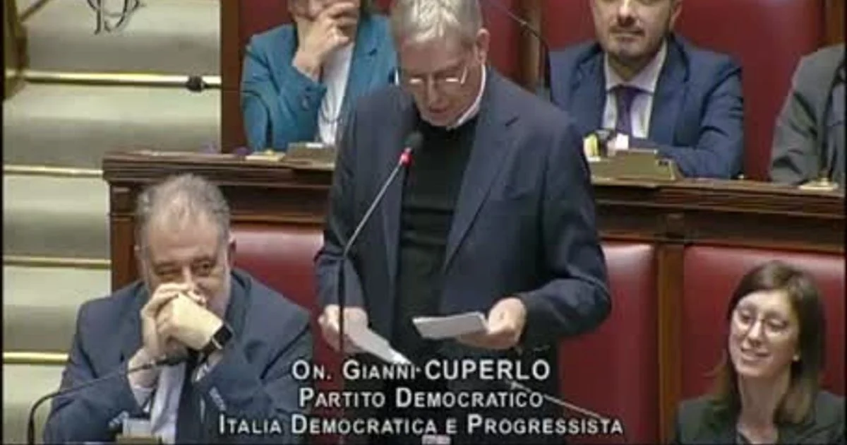 Cuperlo leva Cetto La Qualunque ao plenário da Câmara e ironiza 'bônus de remigração' de 615 euros