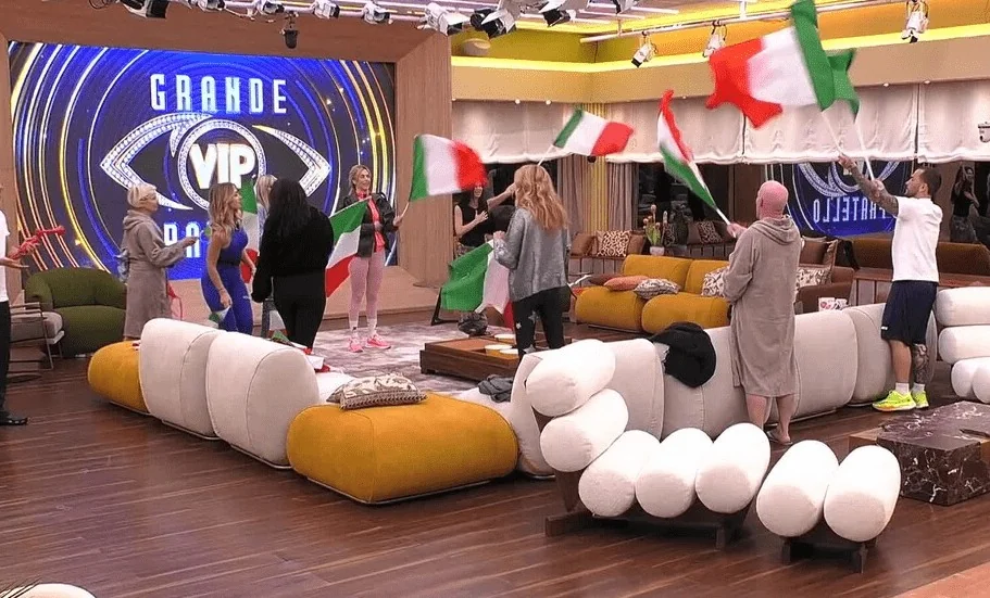Reação ao vivo do elenco do Grande Fratello Vip após eliminação da Itália dos Mundiais