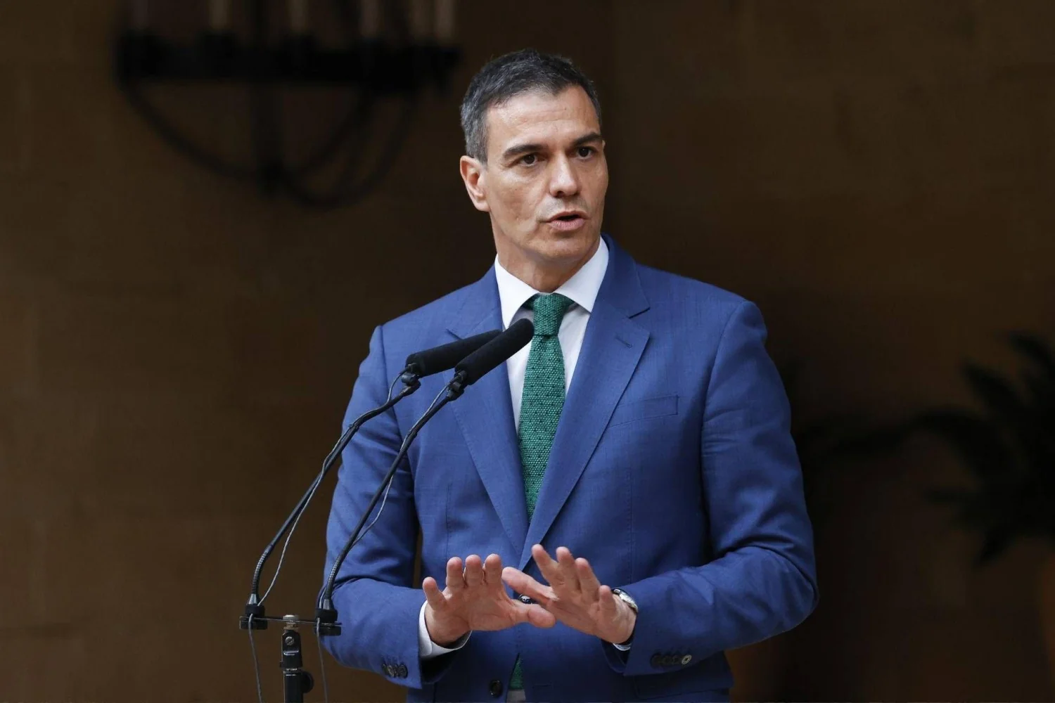Espanha aprova regularização de cerca de 500 mil migrantes; Sánchez convoca apoio do PP