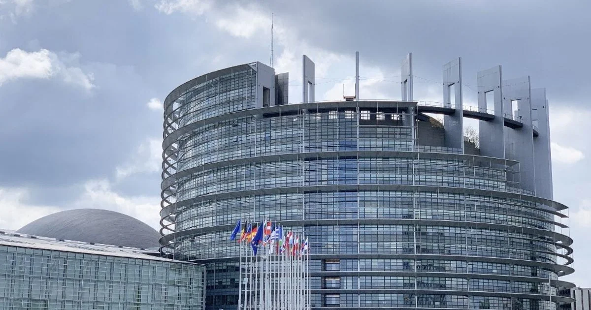 Eurodeputados pedem fim das viagens mensais a Estrasburgo para poupar energia e custos