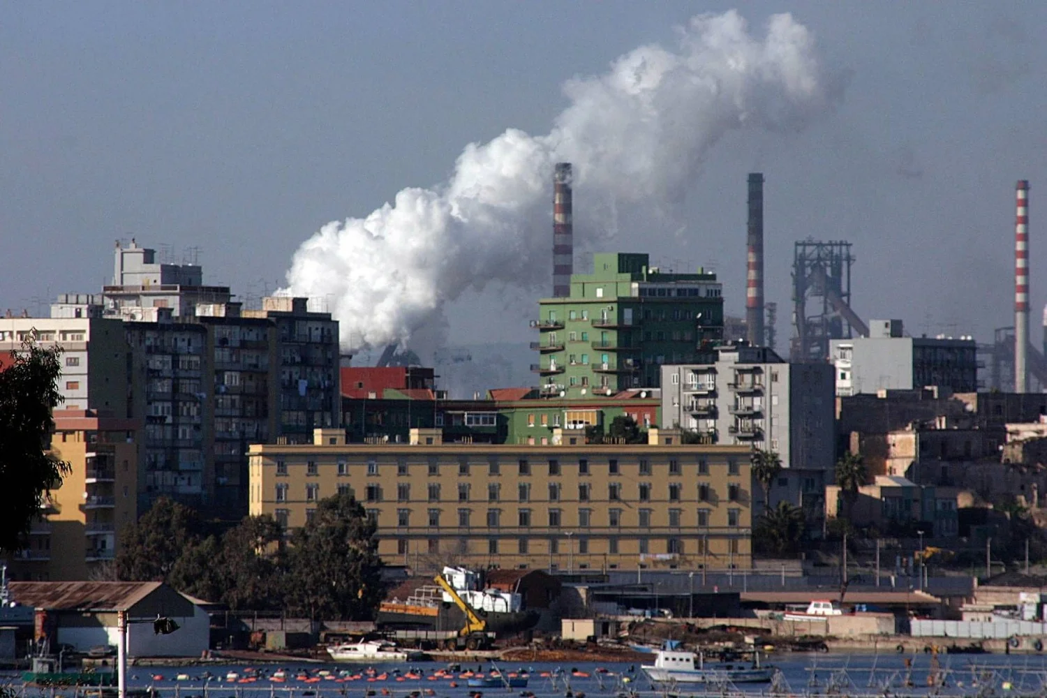 Ex Ilva: prefeito de Taranto determina paralisação da central termoelétrica em 30 dias