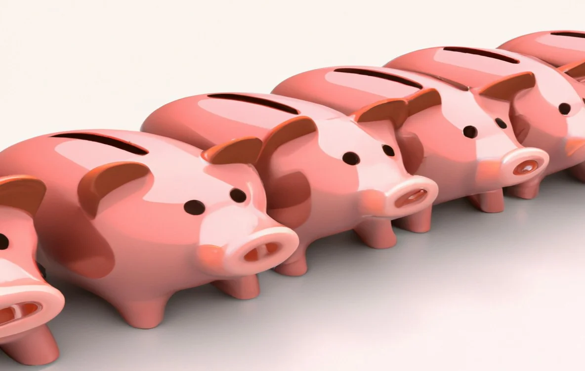 Famílias da zona do euro impulsionam consumo e corroem poupança; investimentos empresariais recuam