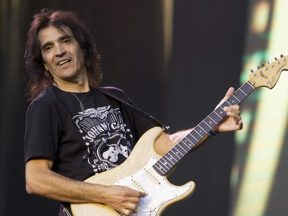 Morre Felipe Staiti, guitarrista e voz dos Enanitos Verdes, aos 64 anos