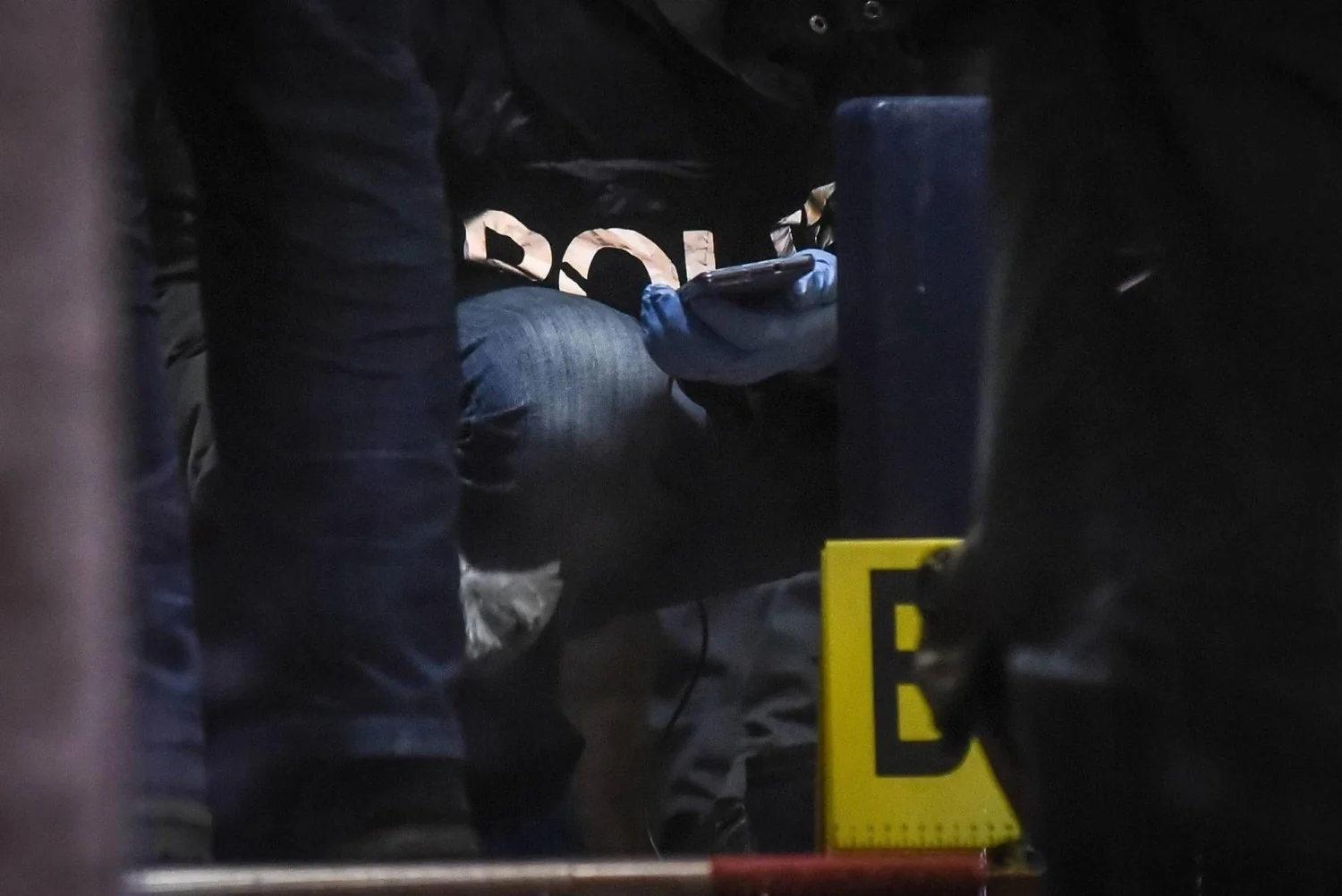 Forlì: homem morto a facadas após briga em açougue; um suspeito levado para interrogatório