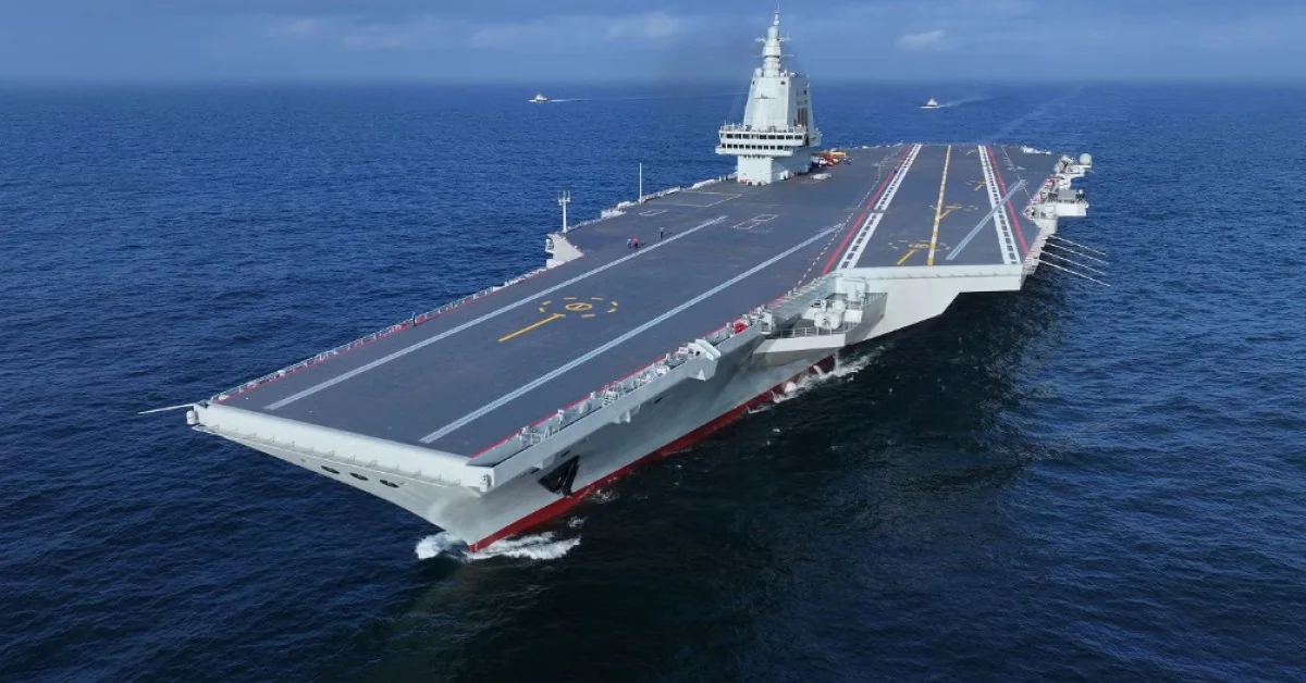 Fujian: Porta-aviões chinês de 80.000 t rumo à plena capacidade operacional em 2026