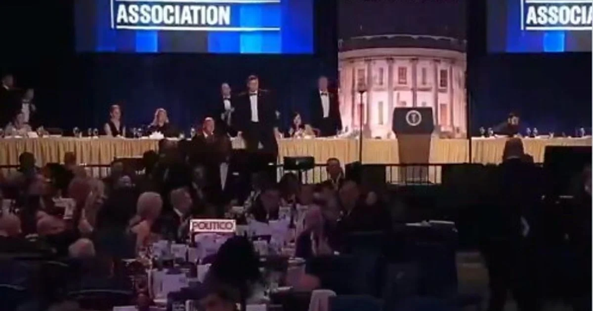 Gala dos Correspondentes da Casa Branca: tradição, humor e o episódio de intrusão armada que marcou 2026