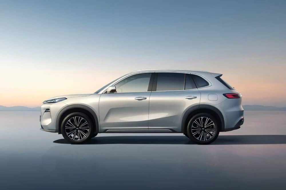 Geely acelera: 3,02 milhões de veículos vendidos em 2025 e eletrificação avança 90%