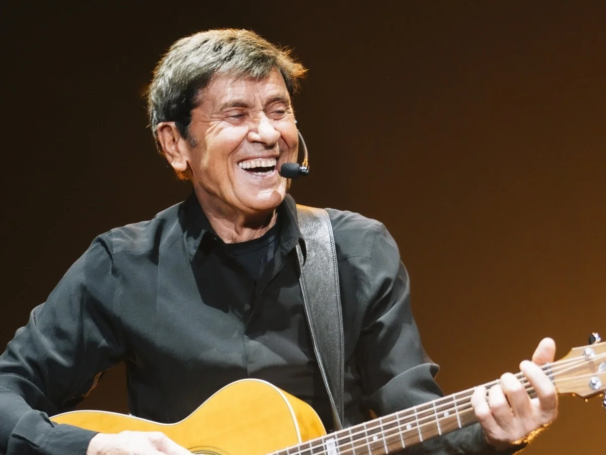 Gianni Morandi e o eco eterno de 'C'era un ragazzo': censura, Rússia e o novo palco de 'Monghidoro'