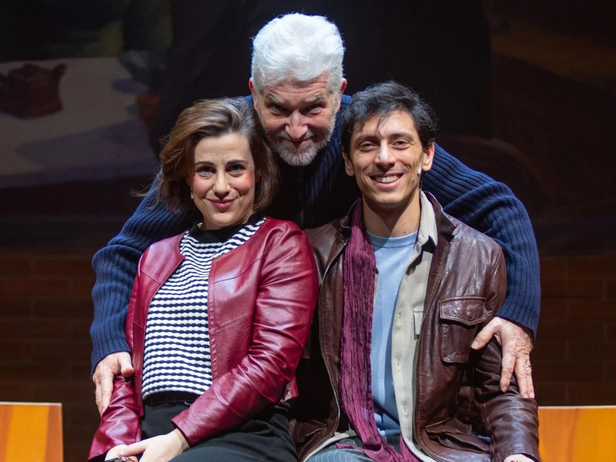 Gioele Dix reprisa amor e gerações em 'Eccoci qui' no Tnt di Treviglio