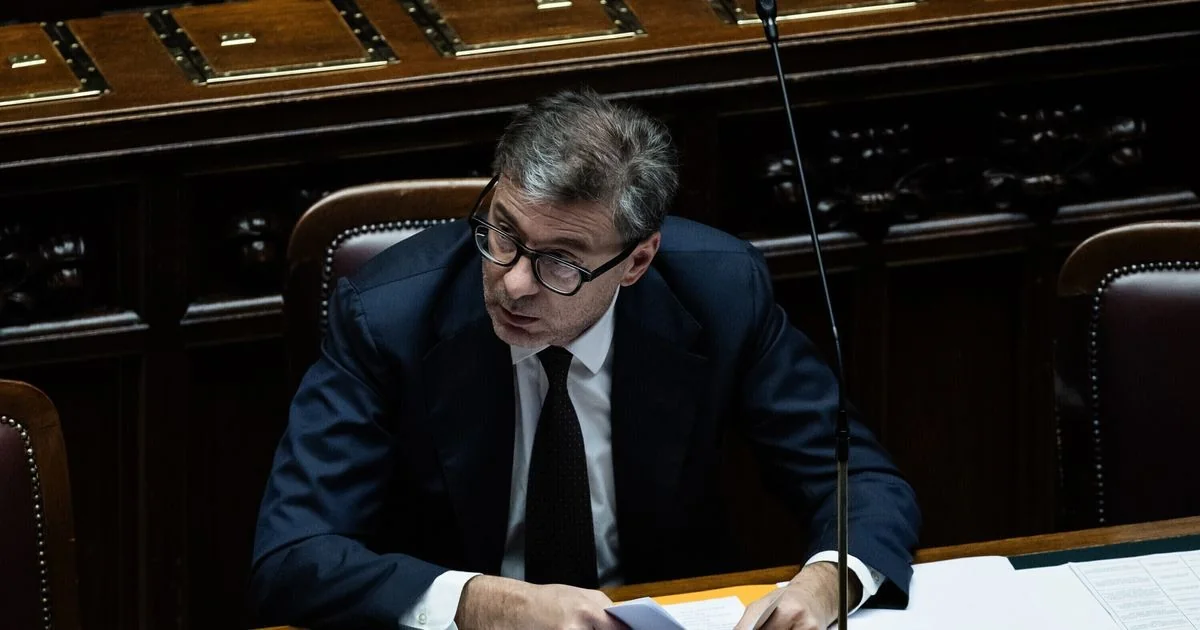 Giorgetti revisa PIB 2026 para 0,6%: legado do Superbonus pressiona dívida pública