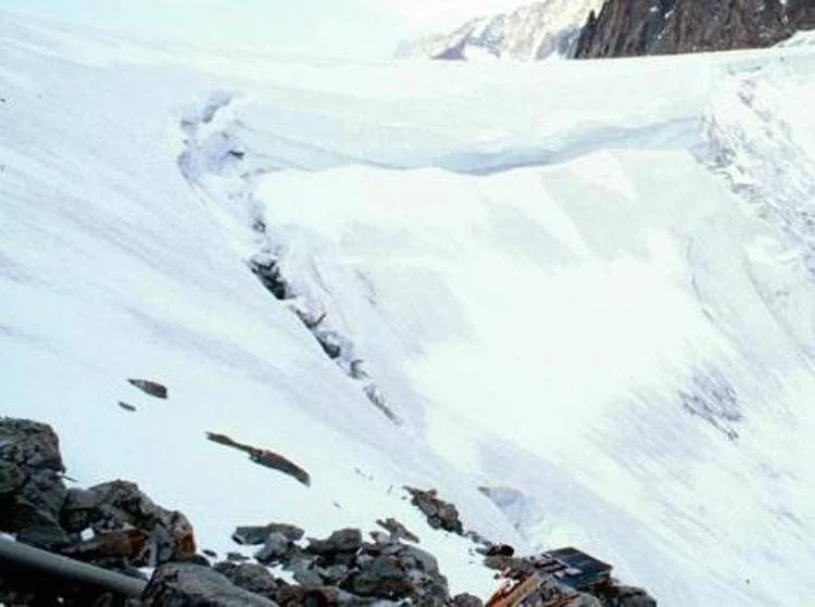 Glaciares perdem 408 Gt em 2025 e aceleram elevação do nível do mar, aponta estudo internacional