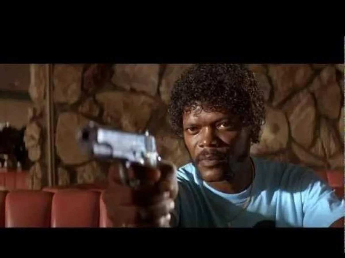 Pete Hegseth cita Pulp Fiction: o monólogo de Samuel L. Jackson reacende debate nas redes