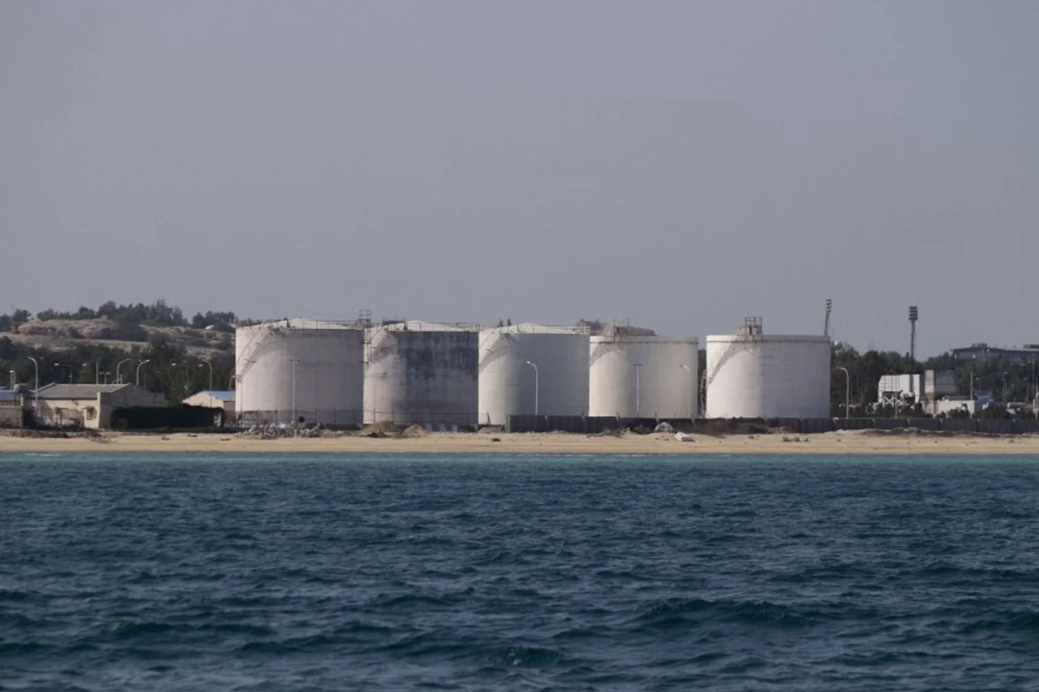 As ilhas-chave no tabuleiro do Estreito de Hormuz: de Kharg a Qeshm, por que controlá‑las significa dominar o fluxo energético