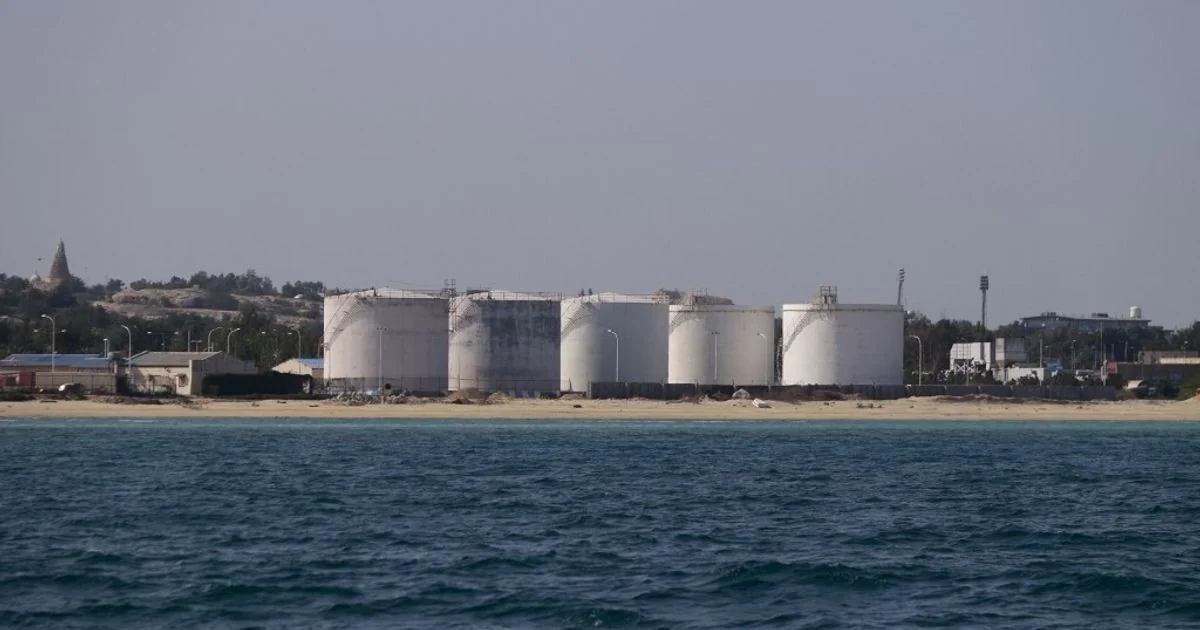 Ilhas-chave no xadrez do Estreito de Hormuz: Kharg, Larak e Qeshm sob o foco estratégico