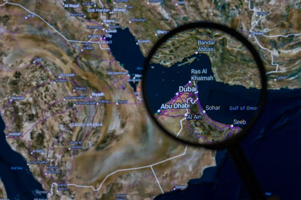 Irã e Estados Unidos fecham tregua de duas semanas: Estreito de Hormuz reabre e mercados reagem