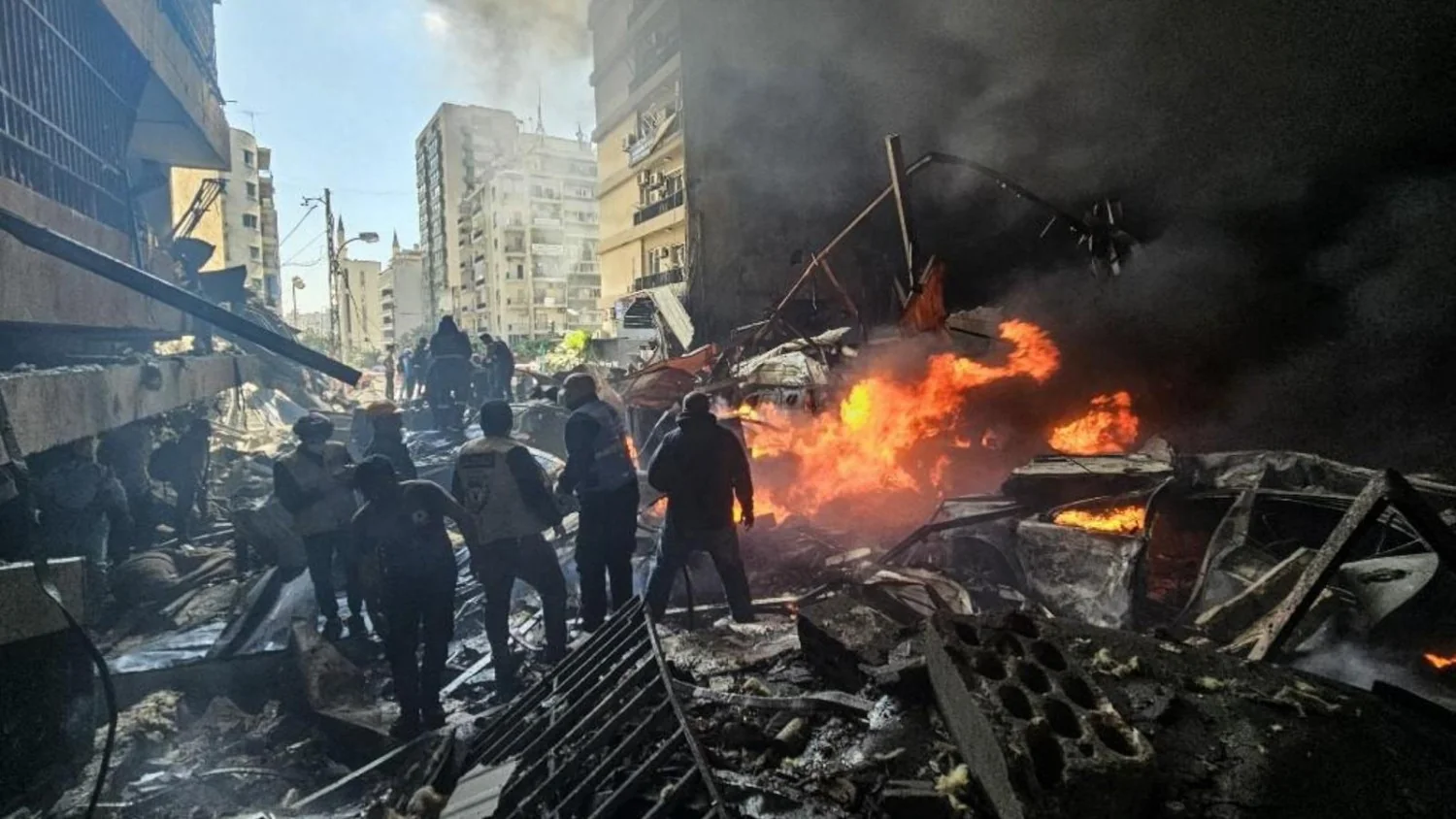 Israel bombardeia Beirute no primeiro dia da trégua com Irã; Trump defende ataques e Estreito de Hormuz segue tenso