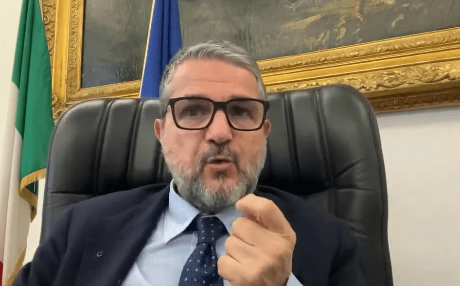 Indústria farmacêutica: Valentini (Mimit) destaca Itália como 2º produtor europeu e exportações de €54 bi