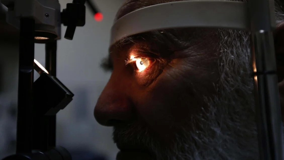 Chega à Itália o laser com IA que mapeia o olho para remover a catarata