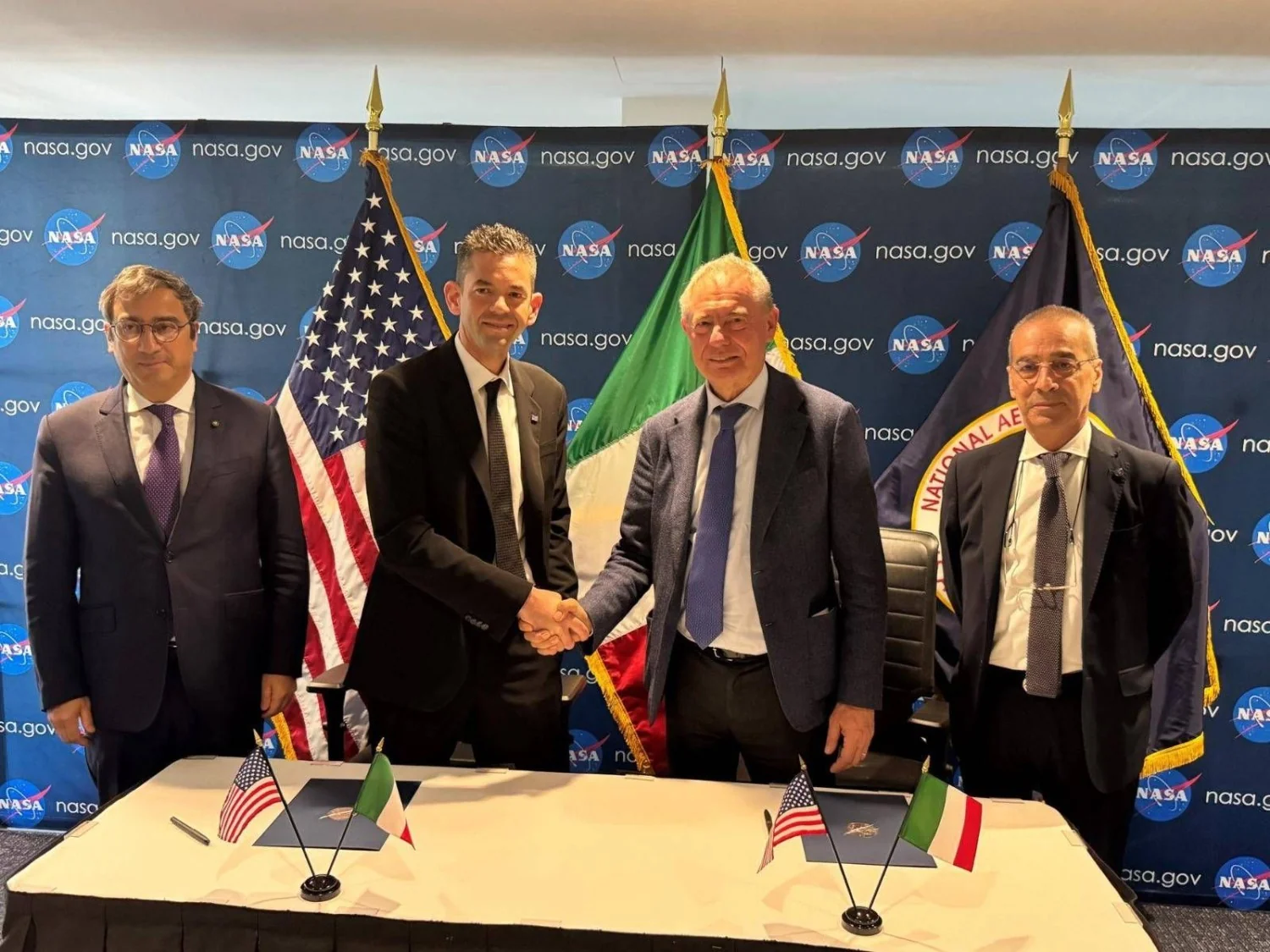 Urso anuncia: empresas de Torino construirão primeiro módulo habitativo italiano na Lua e levarão em breve um astronauta