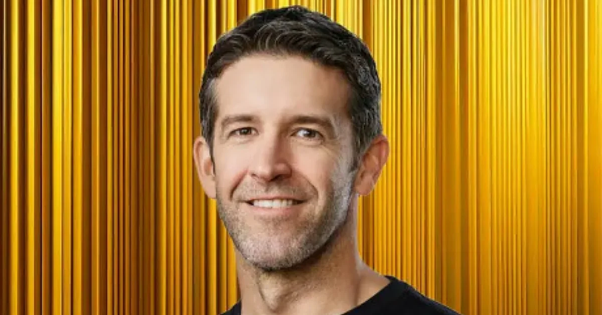 John Ternus assume como novo CEO da Apple; Tim Cook vira Presidente Executivo após 15 anos à frente do grupo