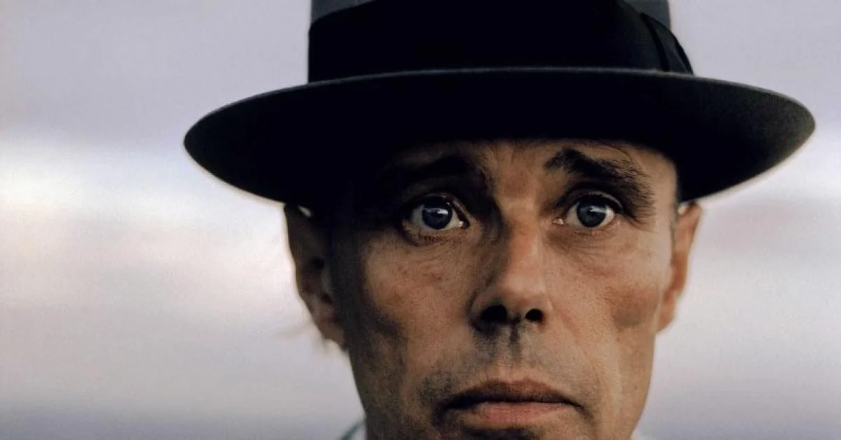 Joseph Beuys em leilão: o paradoxo do mercado que cerca um ícone presente em todos os museus
