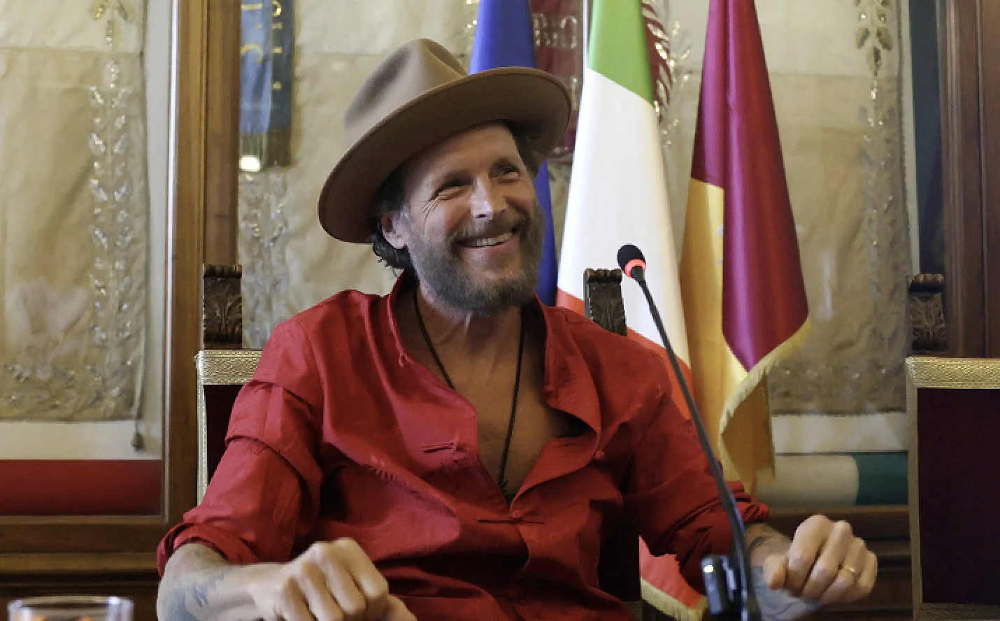 Jovanotti lança 'Jovagiro' em Roma, comemora 60 anos com duas festas e critica preços dos ingressos
