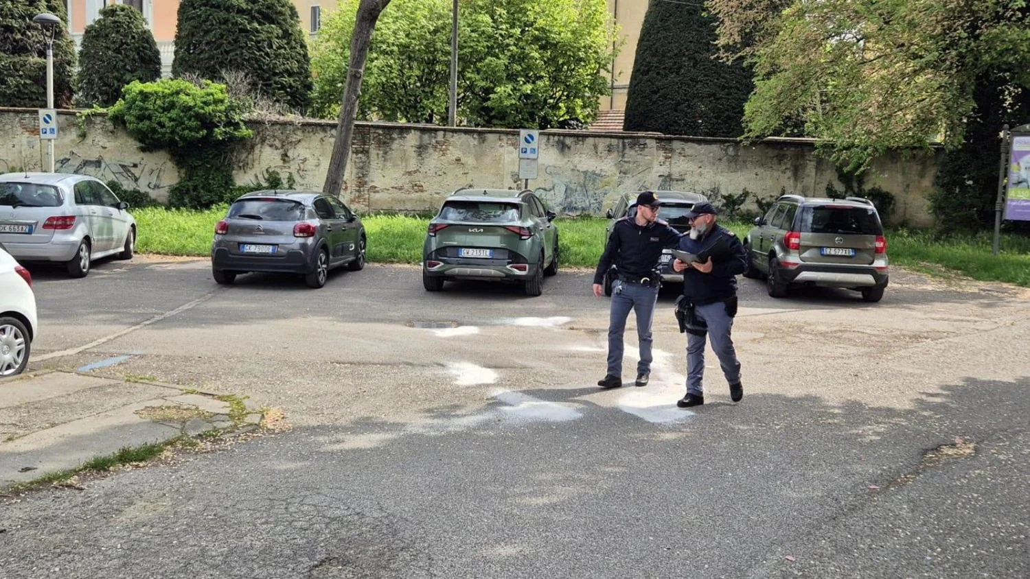 Jovem de 25 anos morto em Pavia após discussão no estacionamento; três apreendidos
