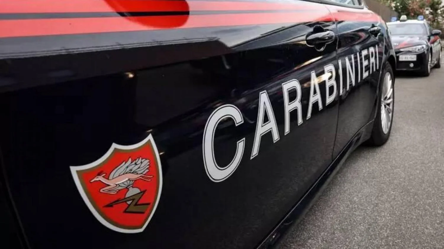 Jovem de 29 anos é encontrado morto com facada no pescoço em Ravenna, outro homem ferido