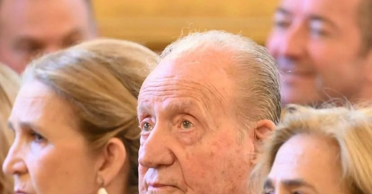 Juan Carlos em Paris: homenagem e standing ovation pela memória 'Riconciliazione' na Feira do Livro Político