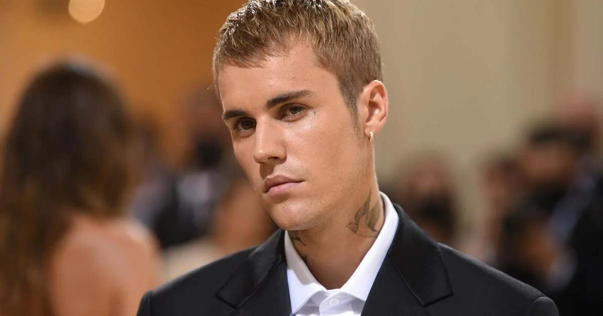 Justin Bieber volta às rádios italianas com Daises após 'Bieberchella' e recordes de streaming