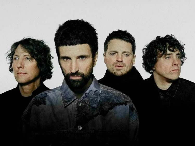 Kasabian anuncia 'Act III' para 17 de julho e lança o contagiante single 'Great Pretender'