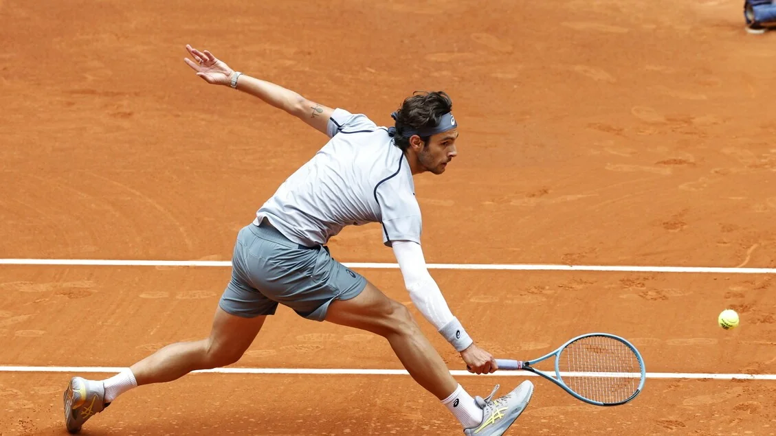 Lorenzo Musetti vence Hurkacz em estreia no Masters 1000 de Madrid e firma-se na temporada