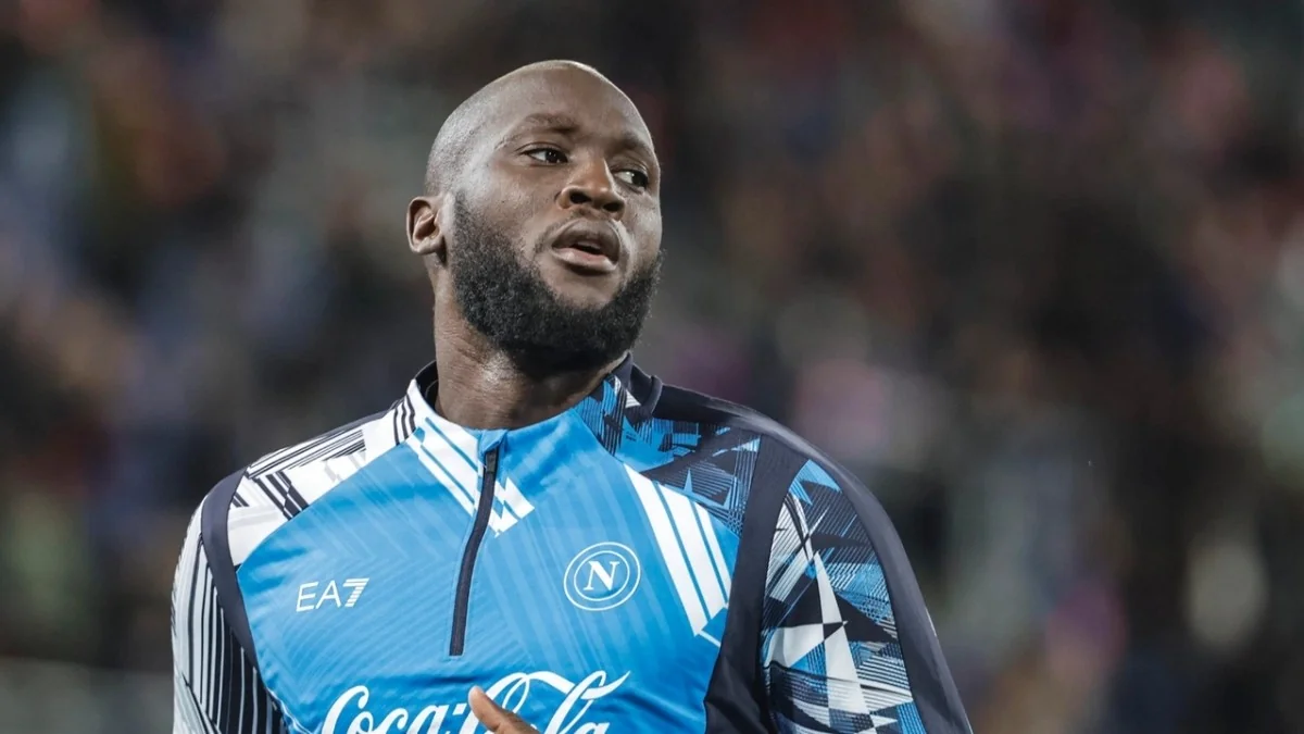 Lukaku não retorna ao Napoli; clube avalia medidas disciplinares e mercado cita interesse da Juventus