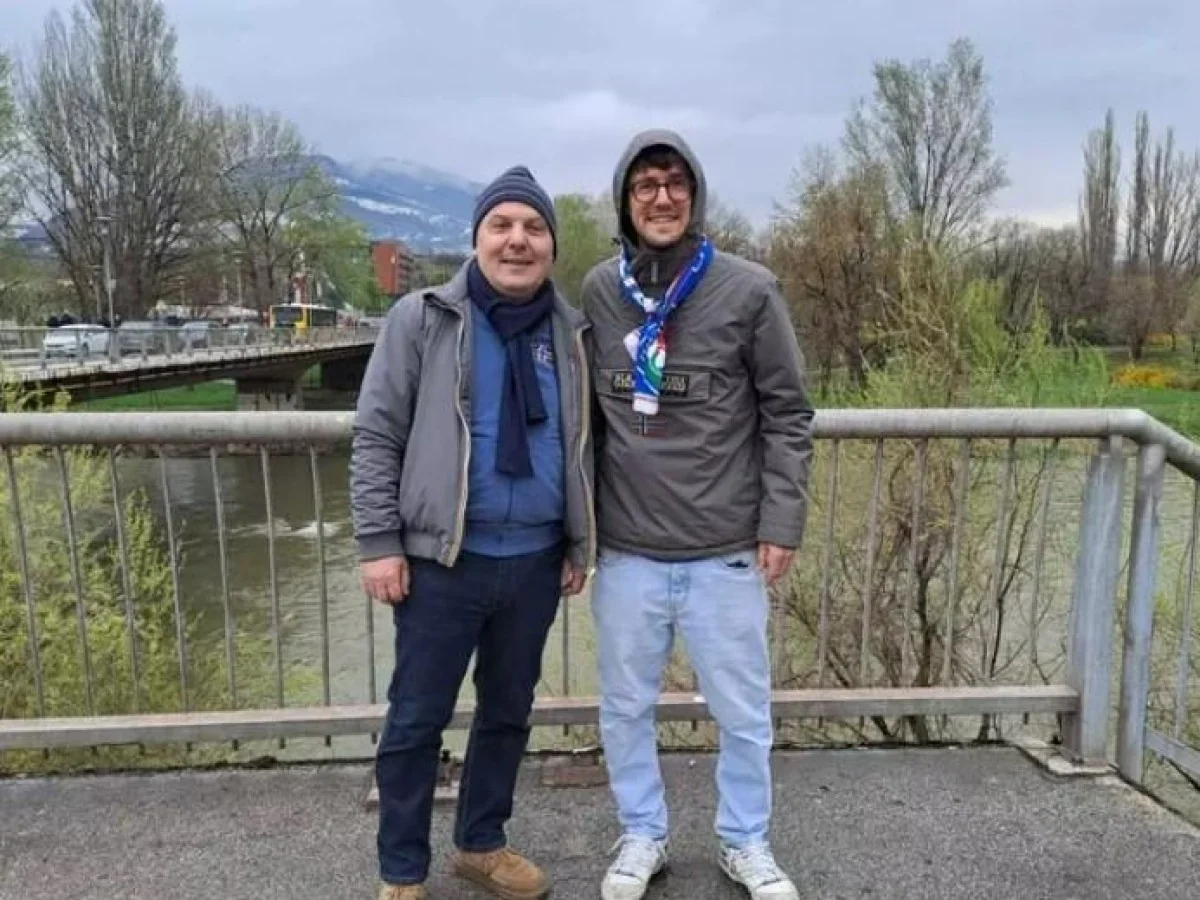 Lumezzane a Zenica: pai e filho enfrentam nove horas de carro para ver a Itália lutar por vaga na Copa