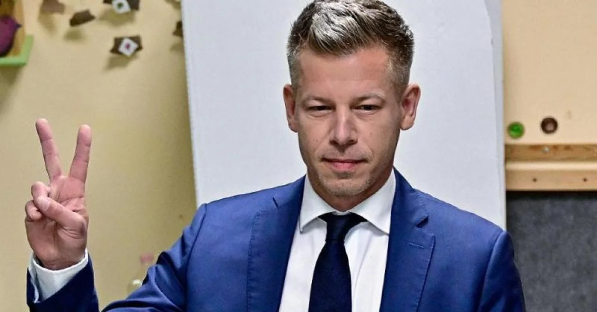 Peter Magyar desafia o sistema midiático enquanto Meloni e a sombra de Berlusconi moldam o relato italiano