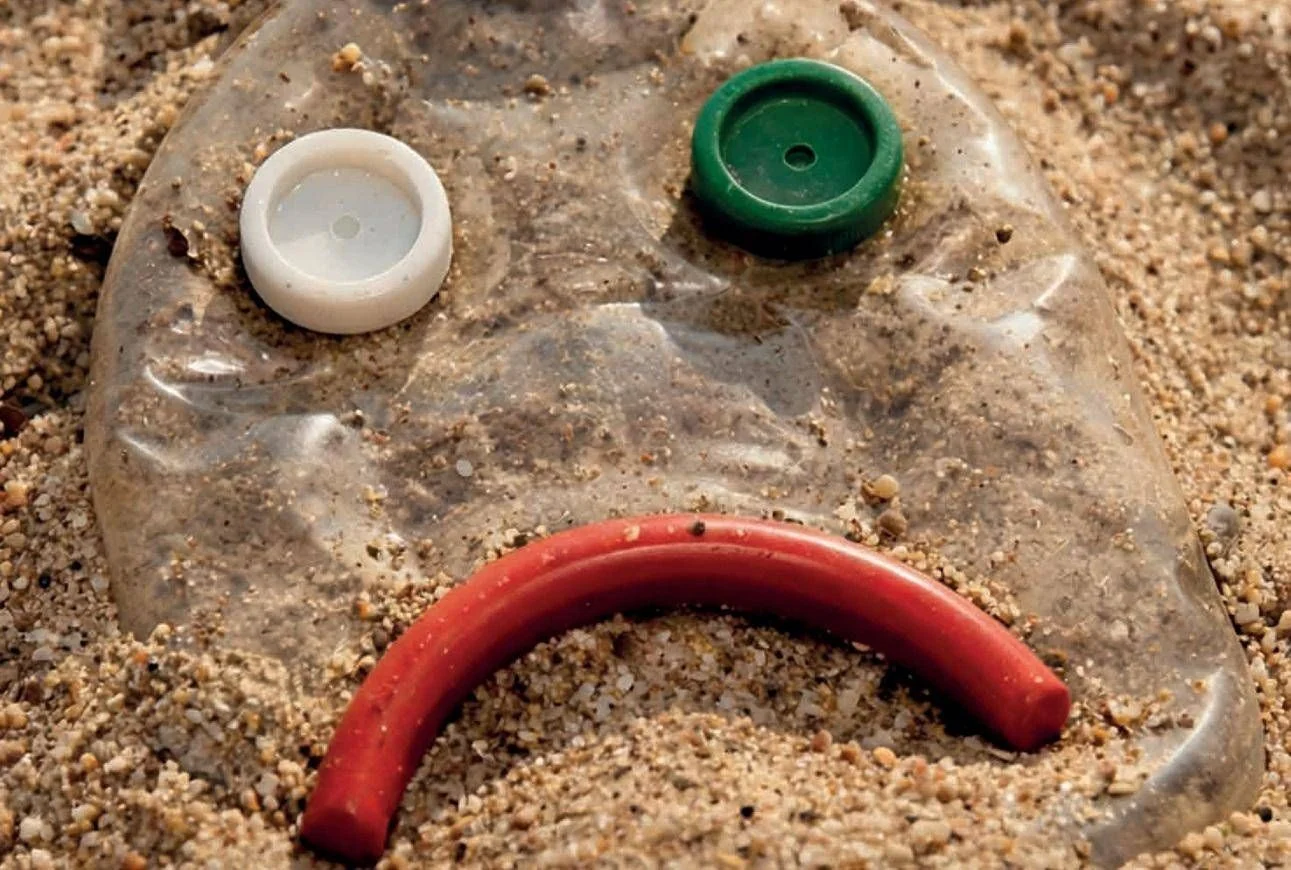 Mais de 50 mil bitucas de cigarro recolhidas em 12 anos nas praias italianas, aponta estudo