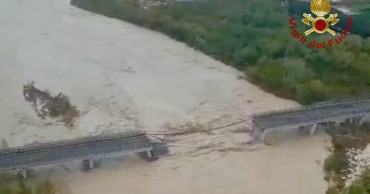 Maltempo no Centro-Sul: ponte sobre o Trigno desaba, homem desaparece e estradas colapsam na Puglia